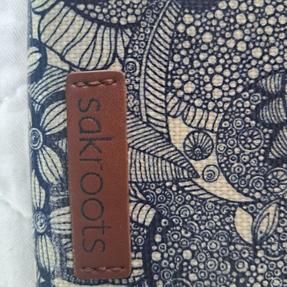 The SAK Sakroots Large Smartphone Crossbody Wallet Navy Spirit Desert Blue Cream - Picture 4 of 9